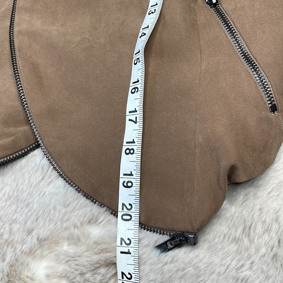 UMGEE | Tan Faux Suede Cropped Moto Jacket with Applets & Zipper Details - Picture 9 of 11